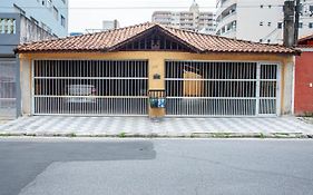 Casa aconchegante c churrasqueira a 400m da praia